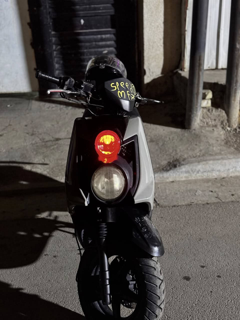 السلام عليكم سكنس جبلي ياماها ياباني غنية عن التعريف مزودة للبيع دراجة صارلها اسبوع نازلة من الرمبة تاخذها تفحص وين ميعجبك اذا بيها برغي مفتوح ترجع ختم كفرات محرك وشاصي كلة واحد دراجة مال رمبة نفس مذكرت مواصفاتها
السرعة ١٤٠
ستيرن رياضي 
لون رصاصي اسمنتي المميز
صالنصة رياضي
كلجات امامي خلفي رياضي 
اوراق كاملة 
السعر مليون و ٣٠٠ وبيها مجال بسيط للشراي 
للتواصل فقط على هذا الرقم بي واتس اب هم 👇🏻
***********
