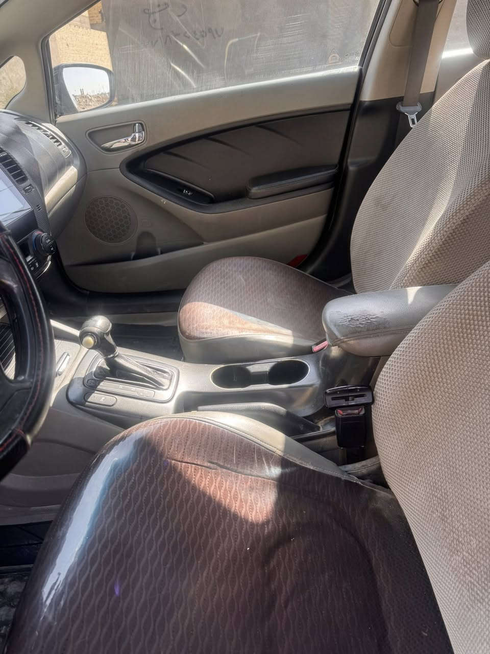 سلام عليكم كيه سيراتو 2013 خليجيه فول مواصفات بيه ضربه بل جنطه وصبغ ثلث  قطع اثر جرراد ابيع احزام ولباقي مكفول حداديه تخم تاير تبريد كله جديد محرك مكفول رقم اوربي واسط السنويه لل 2028  مكان السياره واسط سعر 
 *********** 95
