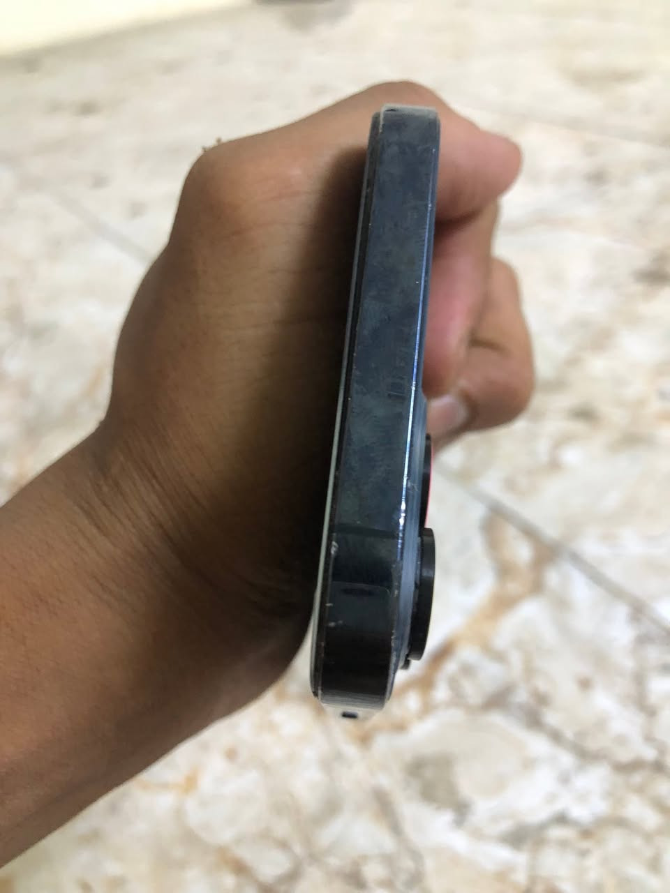 السلام عليكم 12 برو ماكس للبيع فيس اي دي واقف بطاريه مبدله 89 كاميرات واقفه. ‏ذاكرته 128 ‏مبدل شاشة اصلية. ‏سعره 250 . ‏متواجد ‏عليه واتساب .***********
