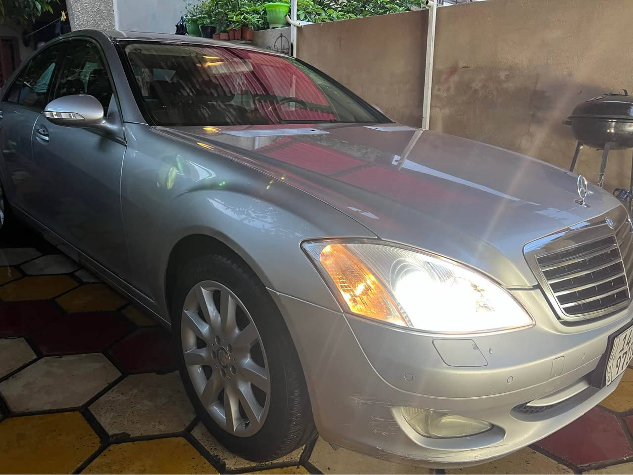 Mercedes S350 2006  للبيع او مراوس 
وارد ياباني مكفوله من الضرر
صبغ هلال الجاملغ الخلفي فقط
محرك و كير ما مفتوح شرط الفحص
المواصفات 
- محرك v6 عقل الفوك المرغوب
- فتحة سقف SlideRoof
- داخل اسود كلش نظيف
- كشنات جلد + خزن Memory
- كشنات كهرباء امامي
- شاشة وسائط + كاميرا خلفية
- مري شفط / اشارة بالمري
- ماوس تحكم + تحكمات ستيرن
- حساسات اصطفاف امامي / خلفي
- سيدي جينجر 6 اقراص
- ستيرن كهرباء و تدفئة
- تبريد منفصل
- لايتات داينمك اوتو Dynamic 
- برده خلفية
رقم بصرة انكليزي الجديد تحويل مباشر بأسمي
السعر 175 و بيه مجال بسيط
السيارة كل شي بيها بلادي و كل اوبشناتها شغاله
تايرات جدد شادها 
مسويلها ادامه سيرفس كامل
مكان السيارة بغداد البلديات قرب الأمن العامة
*********** بي واتساب بغداد, العراق
