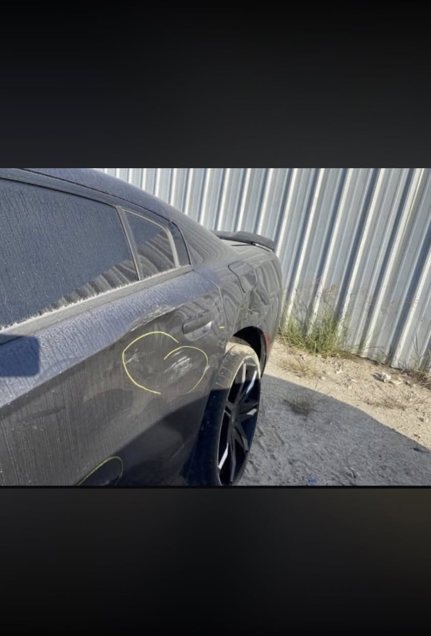 بسم الله الرحمن الرحيم ..جارجر 19معلايه 23 مرقم بصره كامل الترقيم سياره sxt(3.6)حساسات خلفيه فتحه 
سياره ماناقصه ولاشي 
تايرات حداديه مكينه جاهزات ولايعيبهن شيء
سياره مبدل بيه جاملغ وبيه بارد بل جاملغ الخلفي وضبغ خارج العراق 
ماشيه170
السعر:186وبيه مجال
للاستفسار:***********
