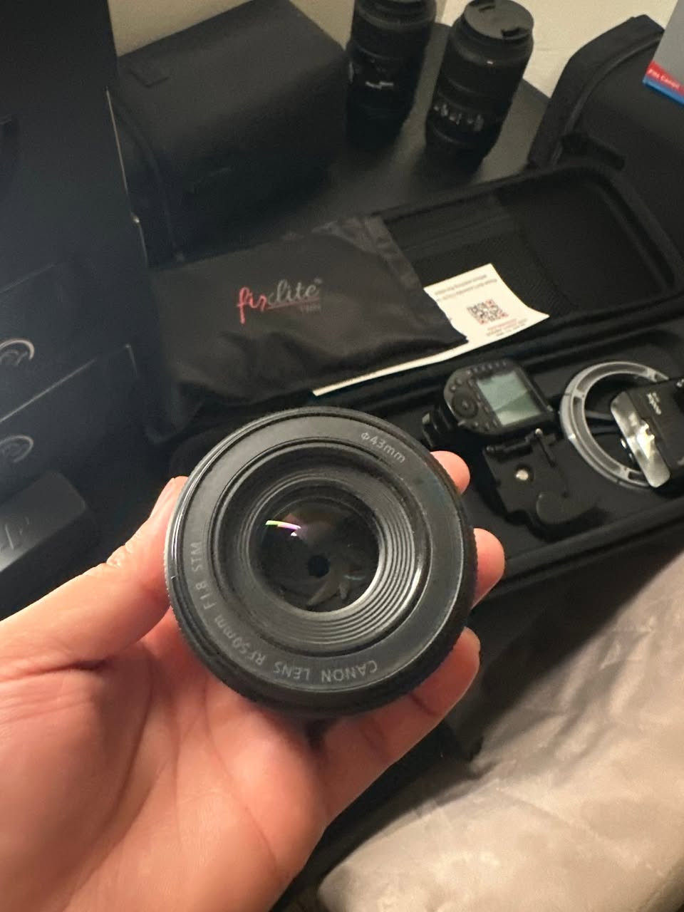للبيع عدسة Canon RF 50mm مستعملة بحالة ممتازة

عدسة Canon RF 50mm نظيفة جداً، استخدام شخصي وخفيفة الاستعمال، خالية من الخدوش والفطريات، وتعمل بكفاءة كاملة.
مناسبة للتصوير البورتريه والتصوير اليومي وتعطي عزل وخلفية جميلة.

* الموديل: Canon RF 50mm
* الحالة: مستخدمة ونظيفة


**إذا كنت صاحب هذا الإعلان وتريد حذفه لأي سبب، رجاءا أرسل رسالة إلى الدعم الفني**