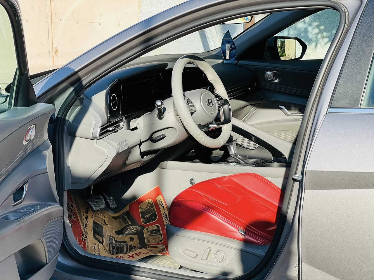 موديل 22 حادث طخه ب حامغ الامامي فقط بجم كبر فول الفول 1/1 السياره ع وضع الشركه مكينه 2000 داخل جلد بلاد احمر السعر 155 وبيه شي بسيط ***********
