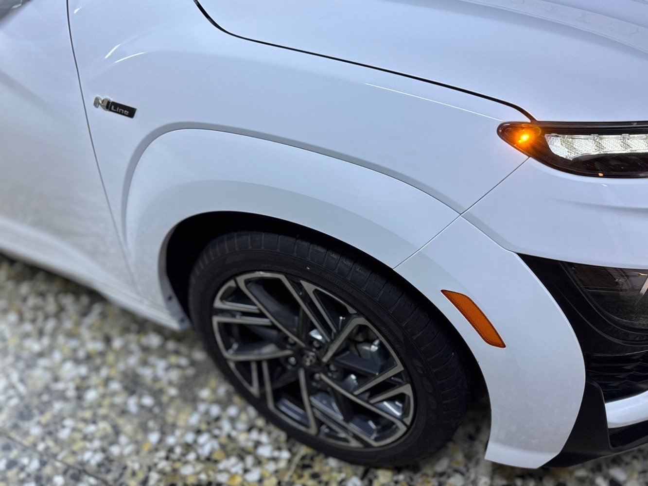 للبيع او امراوس حسب القناعه 
عندي هونداي كونا 2022 نسخه  N LIAN لون ابيض ماشيه ١٣ الف و بعدها بوضع الشركه 
رقم اربيل الجديد 
ضرر امريكا بابين فقط بدون ايرباك كلها سليمه و بيها قطعتين كلير امريها يجي بخ بدون ضرر 
مواصفات
محرك ١٦٠٠ توربو 
كير اوتو 
بصمه التشغيل و الابواب و تشغيل عن بعد 
ويل كروم سبورت 
كشنات كهرباء تدفىه 
دركه و كشنات و كت كامل n لاين
كيجات الكتروني 
دبل اكسل فور ويل 
شاحن لاسلكي 
لايت ليد 
السعر 15800 $$$

الاتصال ***********

***********