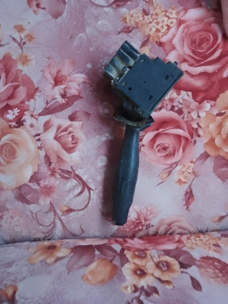 نوزلات مع مسطرة شرط شغل ومرايات ويده لايت بس دكمه هورن ماشغال  وموجود قبغ مال فيوزات صاير جوى استيرن للبيع مكاني موصل توصيل ماعندي اخوان يفيدهم يدفع سعر بما يرضي الله وياخذهم بالعافيه


**إذا كنت صاحب هذا الإعلان وتريد حذفه لأي سبب، رجاءا أرسل رسالة إلى الدعم الفني**