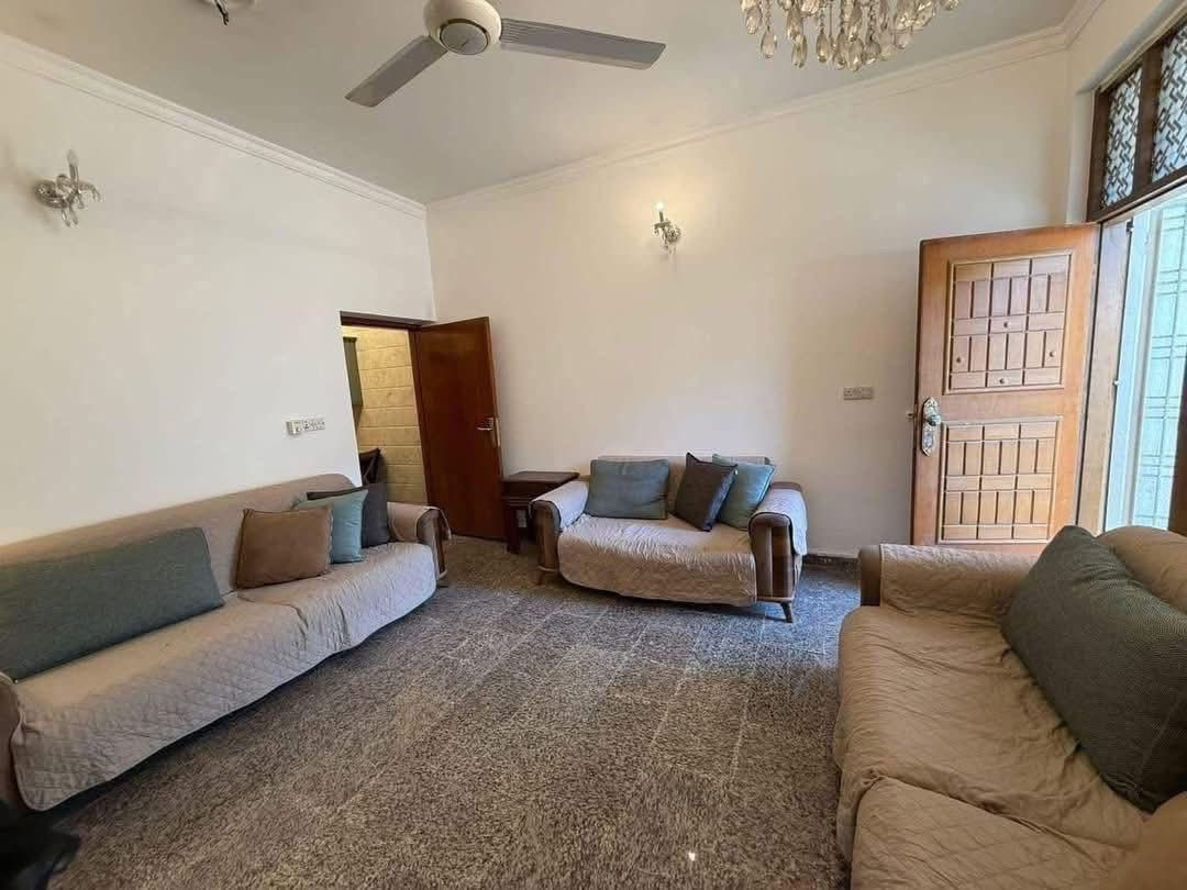 #للايجار_في_السيدية 🏡
🔹 بيت مودرن مؤثث بالكامل

🔹 المساحة: 60 متر

🔹 مدخل واحد

✨ التفاصيل:

▪️ الطابق الأرضي: صالة + مطبخ + خدمات صحية

▪️ الطابق الثاني: غرفتين نوم

📍 الموقع: السيدية – الضباط

📞 للاستفسار:
***********

🏢 أو مراجعة مكتب البيت الملكي للاستثمار العقاري

⸻
