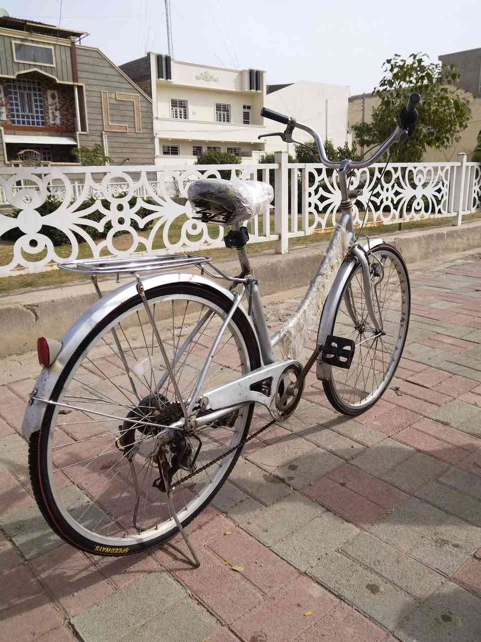 سلام عليكم
باسكل للبيع 

الباسكل حجمه 27

الباسكل جوب وتاير خير من الله بعدهن جديد 

كير وبريك شغلات 

السعر 70 وبي مجال للشراي
العنوان /الرمادي 5 كيلو 
الرقم /***********
