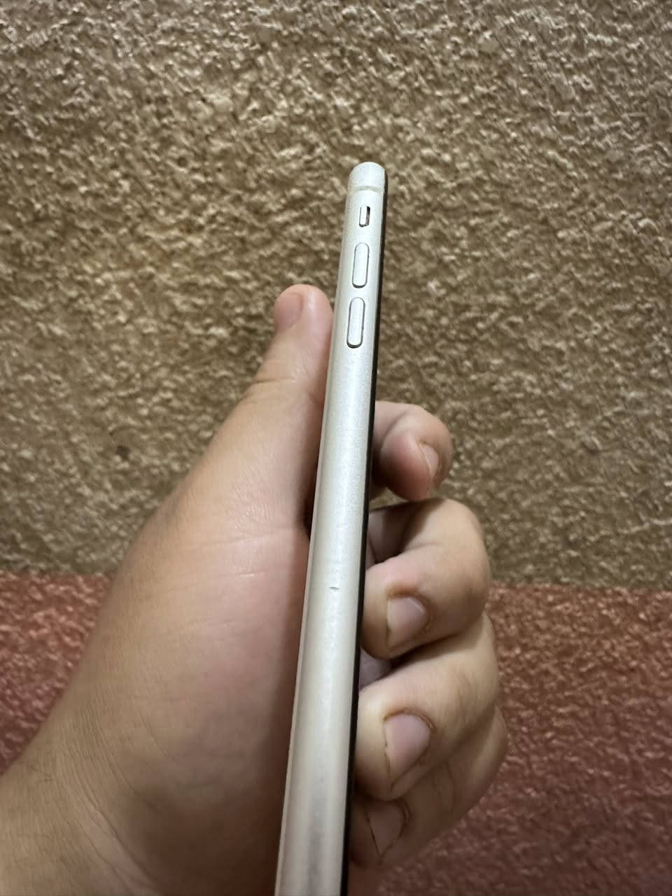 بيع — iPhone 11 128GB 📱
* النسخة: LL/A أمريكي 🇺🇸

* السعة: 128GB

* البطارية: 100% (مبدلة) 🔋

* الشاشة: أصلية

* Face ID شغال ✅

* الجهاز نظيف جداً، الشاصي 95%

* كلشي شغال بدون مشاكل

* بيه خط أسود خفيف بالشاشة مو مأثر على الاستخدام

* الكاميرات والسماعات والبصمة الوجهية كلها ممتازة

* والسماعه مال الاتصال متشتغل 

* سعره 220 وبيه مجال للطيبين 

الجهاز مرتب وفحص كامل، مناسب للاستخدام اليومي ✨

للمهتم خاص �


**إذا كنت صاحب هذا الإعلان وتريد حذفه لأي سبب، رجاءا أرسل رسالة إلى الدعم الفني**