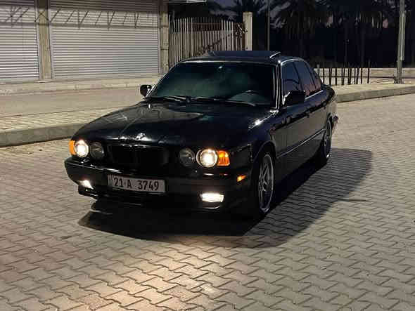 لبييع بي ام دبليو 525 رقم سلمانيه دولي
سياره سقف اسلايت و سياره حلوه و مرتب كلش
موديل ١٩٩٠ بشرط تحويل سعره ٤٨ و بي مجال بسيط
*********** مكان سياره ديالى خانقين
