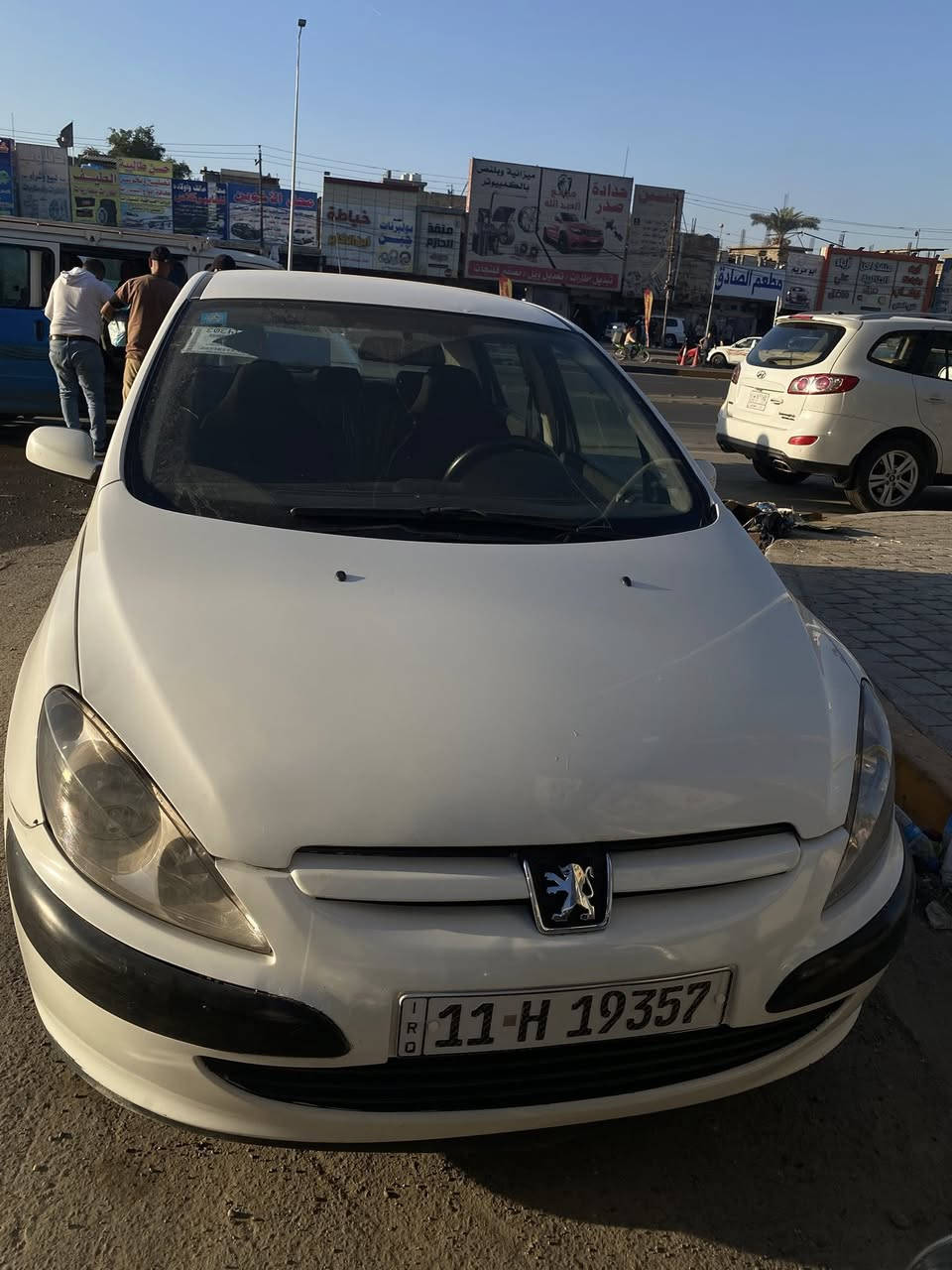 السلام عليكم للبيع 2005 نضيفة وحلوه مال بيت. 
سعرها 54 بيها مجال بسيط   رقم وهزه وسنويه كله جديد 
مكانها بغداد. ورقمها بغداد الجديد. متوفر واتساب 
***********
