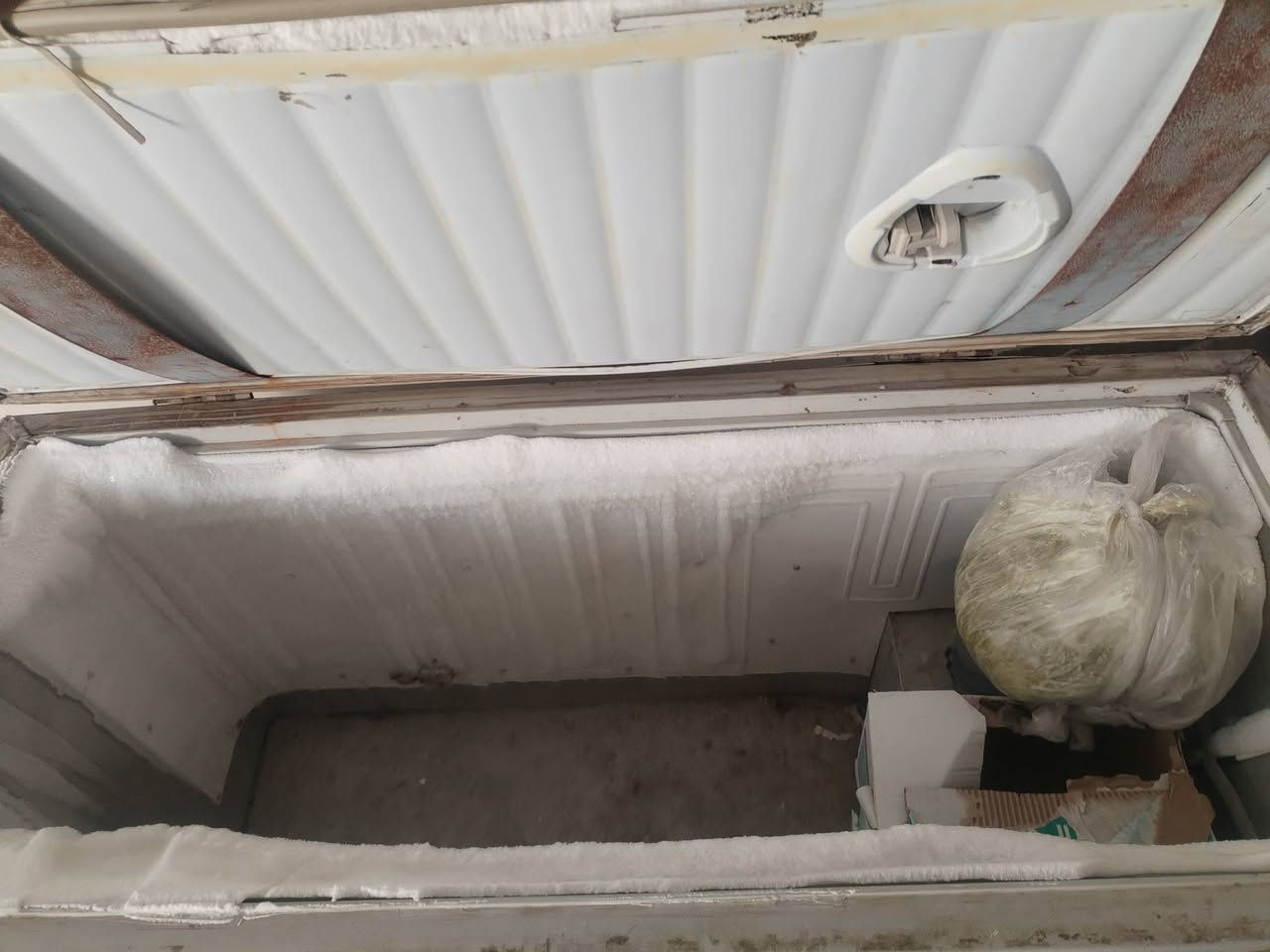 مجمدة فريز داخلي شغالة عل فحص 16 قدم ب175 وبيه مجال مكاي نجف ***********
