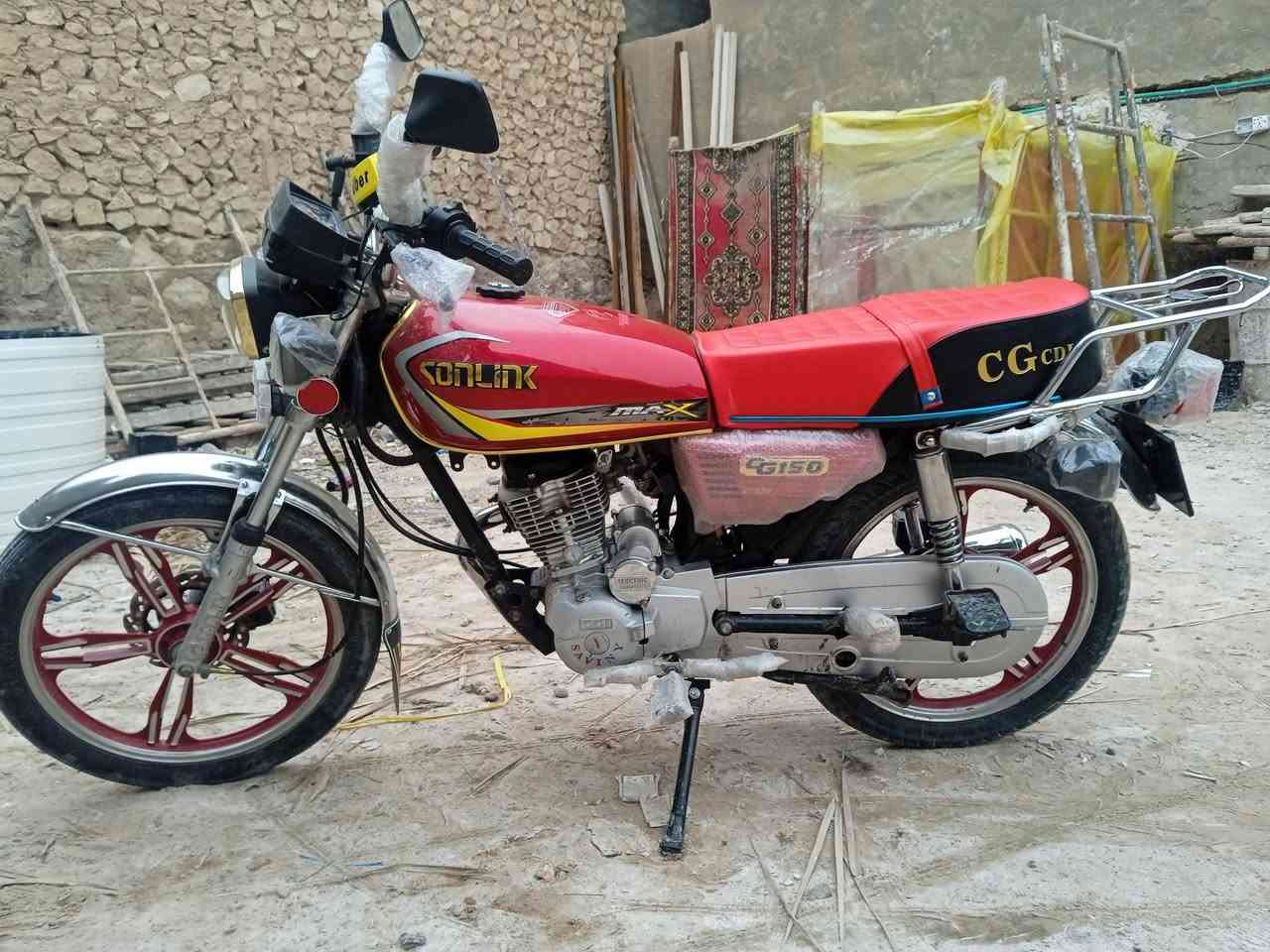 السلام عليكم دراجه للبيع سيفان موديل 23 محرك فول شلعه معدل كهربائيات كله شغاله مابي اي نقص بس شغل وطلع الدراجه نضيفه مال جناي تاخذه ربع دينار متخلي عليه
سعره 700 وبيه مجال شي قليل للشراي 
مكاني رمادي خمسه كيلو 
رقم الهاتف ***********
