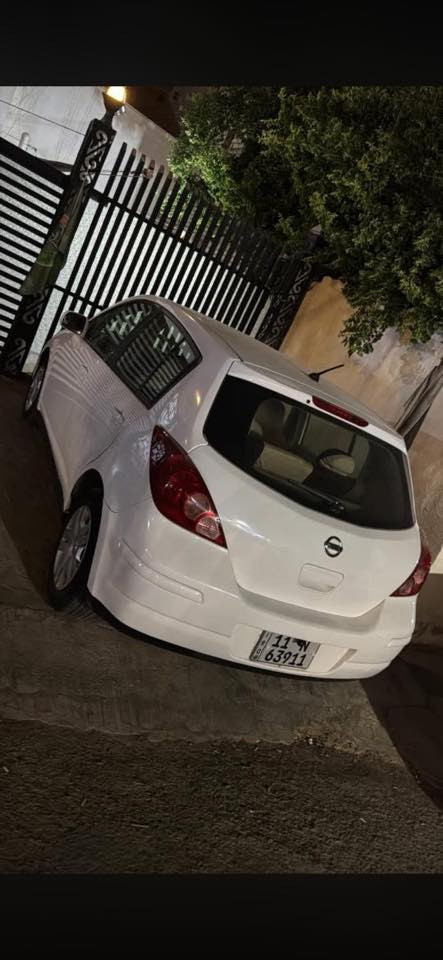 نيسان تيدا موديل 2013 ماشية 92الف حقيقي مصبوغة حزام وبيها جاملغات خلفي ثنين بدون لغد بدون شواصي بدون دواخل السعر 78 وبيها مجال بسيط حك الجية  مكاني المنصور 
***********
