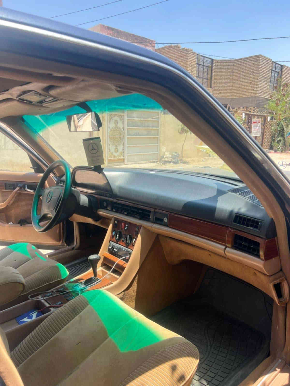 السلام عليكم مرسيدس رئاسي موديل 87 صبغ عام اثر جراد مكفوله منضربه سياره جاهزه وحلوه رقم انكليزي مكمل رقمها سعر ٧٠ وبيها شويه مجال ***********
