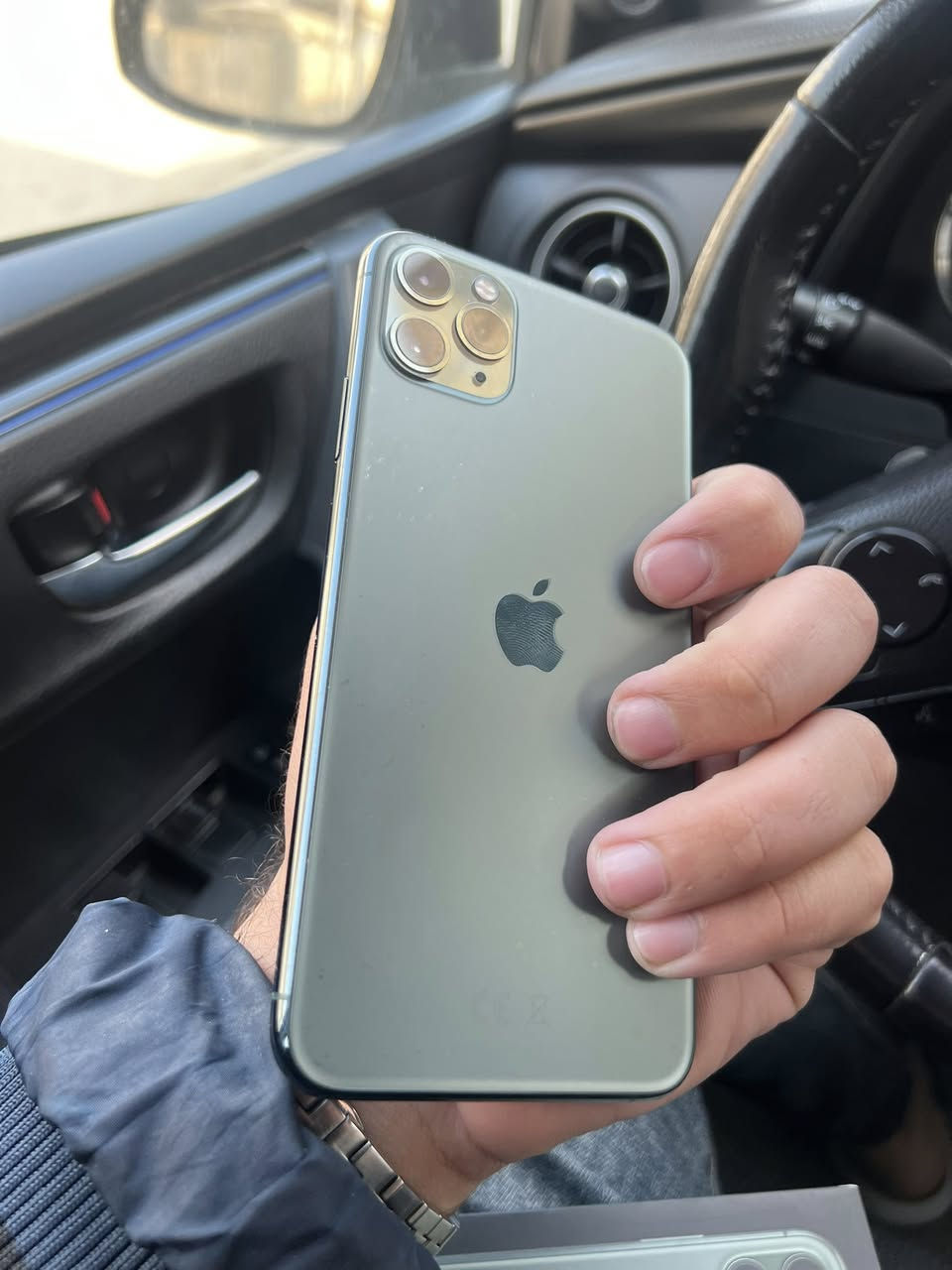 ايفون 11 pro max ذاكره 256 عربي شرق اوسط ماستر ويا كارتون مالته مطابق مبدل بي بس البطاريه 
السعر350 الف
بغداد الامين الثانيه ***********
