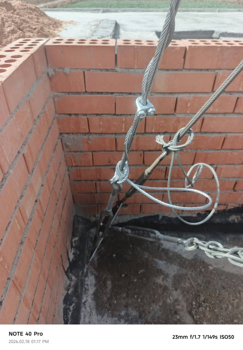 السلام عليكم تم تنصيب برج انكرستا وعمل واحد ارتفاع 21 متر والثاني 18 متر متوفر حديد ابو ال 35 وابو ال 45 شغلنا في كافه المحافظات تريد بس حديد موجود تريد كرستو عمل موجود شنو اللي تريده موجود ***********⚒️🪛🔧🔩📞🛻
