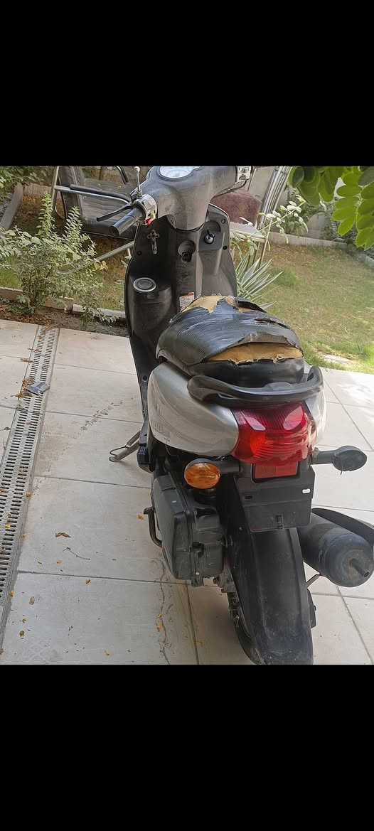 سلام عليكم دراجه فله للبيع اوراق
اصوليه مدفوع الكمرك   موديل 2010 مكينه ناعمه كلش وبرغي ما مفتوح بيها شلعه ومعدل فول 
سعرها 650
مكانها بغداد شهداء البياع 
***********
