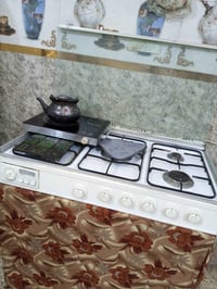 طباخ • زجاج فرن مكسور • عيون ناقصة