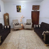 تخم تركي تكمه نظيف 8مقاعد القنفه سرير +مخزن ب260الف وبي مجال المكان ال...
