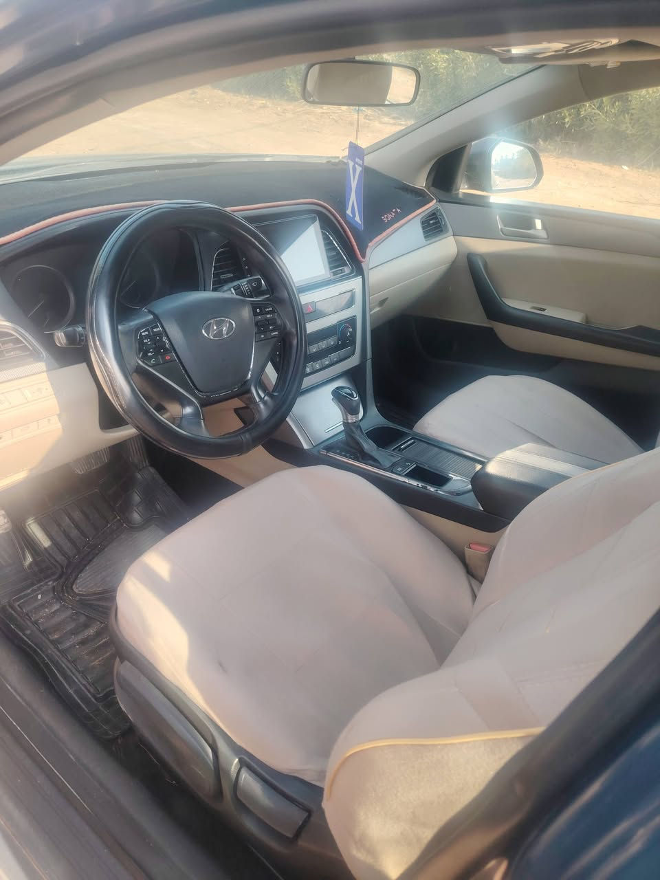 سوناته خليجي ٢٠١٧ لون ازرق سقف بنوراما اسود فول مواصفات عده البصمه رقم اربيل انكيزي سنويه ل٢٠٢٨ مكينه ٢٤٠٠ دوشه بيه صبغ الجاملغ الخلفي بدون دواخل وبارد موضح بالسونار السعر/ ١٢٥ ورقه مكان السياره كربلاء طوريج لاتصال ***********
