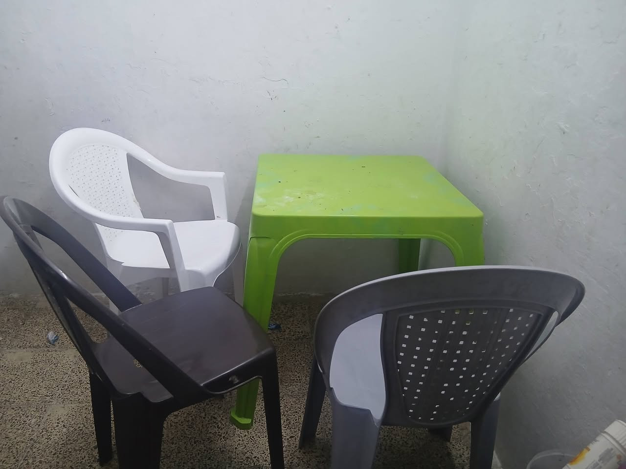 السلام عليكم اغراض مستعمله  بس نظيفه للبيع 
الميز والكراسي ب٣٥الف
والكنتور ب٧٠ الف
العنوان/حي اور


**إذا كنت صاحب هذا الإعلان وتريد حذفه لأي سبب، رجاءا أرسل رسالة إلى الدعم الفني**
