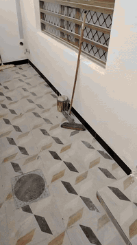 سلام وعليكم بيت زيروللبيع مساحه 55 متر ملك زراعي سند 25 مكانه كميره ابو كفه شارع أسواق اليوسف البيت يتكون من استقبال ومطبخ ومنور وخدمات والطابق الثاني غرفتين نوم البيت شغل درجه اولئ  وجاهز للسكن يعني جيب غراضك وتكعد للاستفسار ***********
