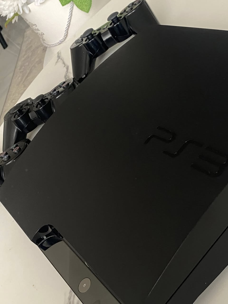 السلام عليكم 
خاوتنا بلايستيشن 3  جديدة ليطا 10/10  
معاها 03 مانات  معا لي كابل اوريجينال تاعها فيها الالعاب 
1.God of war 
2.Geta v 
3. Morta combat 
4.blur
5.Fifa 19 
نبيع ولا نبرز  ببلاي 4 ونزيد


**إذا كنت صاحب هذا الإعلان وتريد حذفه لأي سبب، رجاءا أرسل رسالة إلى الدعم الفني**