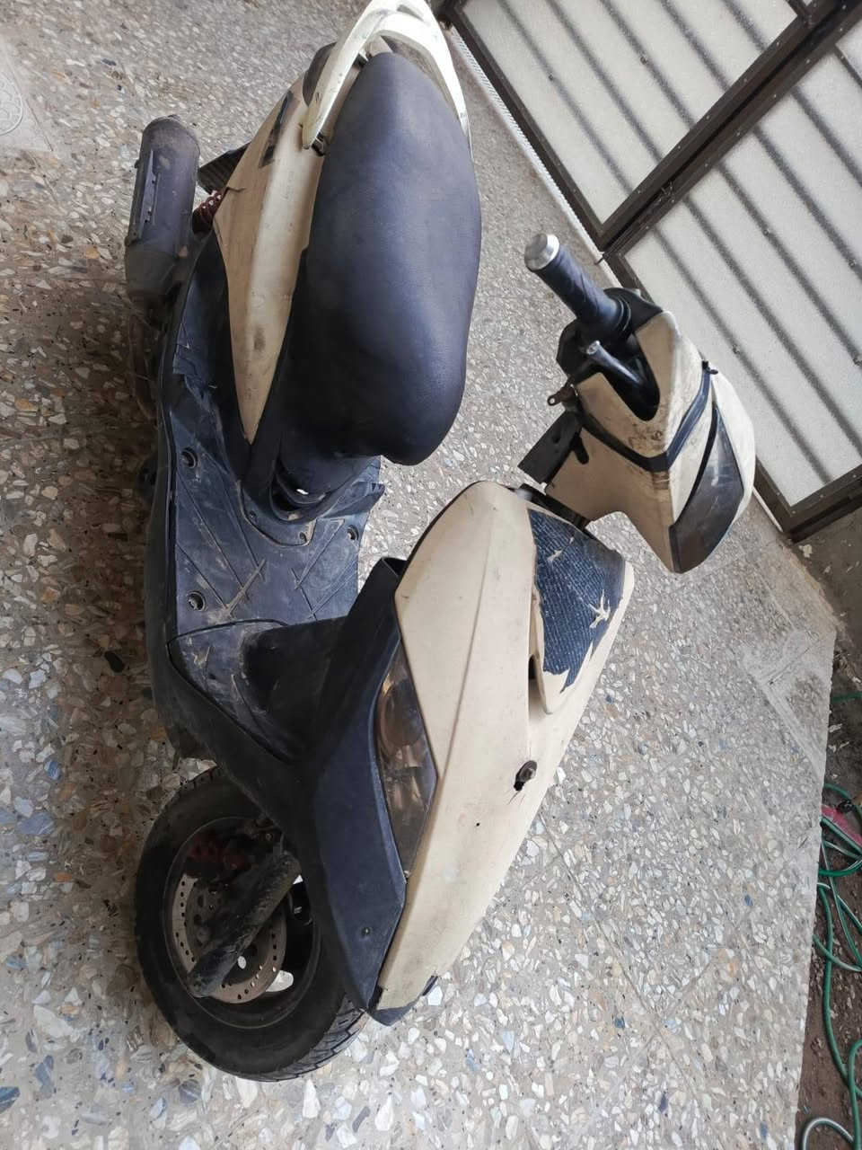 سلام وعليكم دراجه ثعلب شغاله وتمشي بس بيهة نواقص ويرادلهة ترتيب مكاني بغداد شعله سعر 200 الف ***********
