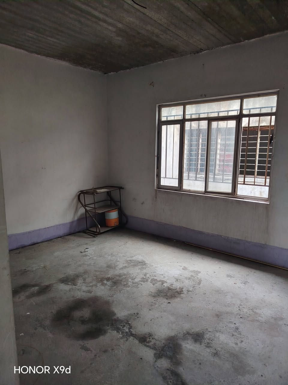 بيت الايجار حي عدن طابق ونص قرب مخلص مجموع الغرف 4نوم وهول واستقبال ومطبخ و صحيات كراج 
السعر 350الف قفل  ***********/ *********** واتساب
