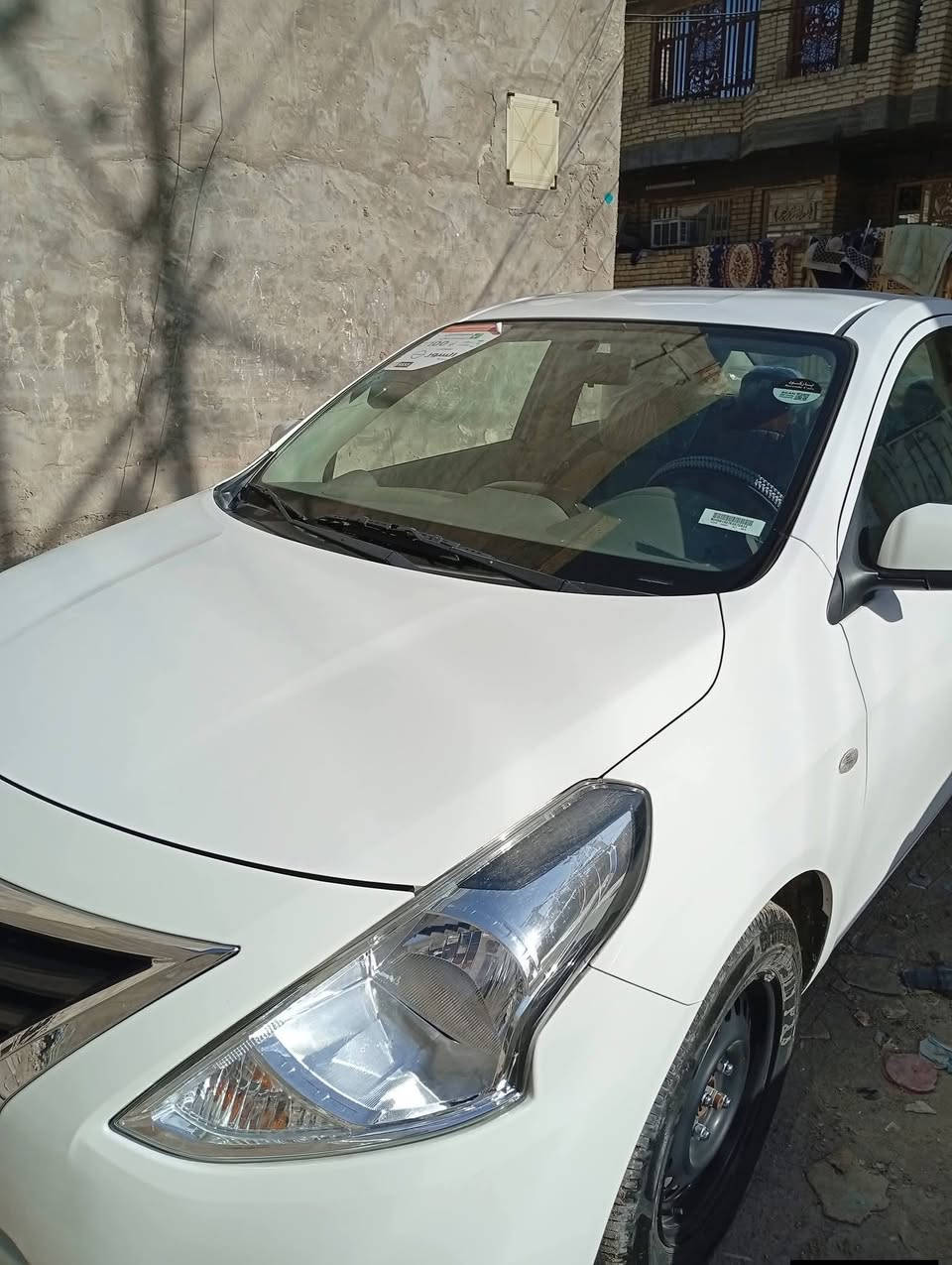 نيسان صني هندي موديل 23 ماشيه 30 هزه جديده سنويه ل28 بغداد تحويل ثاني يوم  بيها شبر بارد بالصندوق وشبر  بارد بالجاملغ الامامي وبيها شخوط باب خلفي فقط تايرات جدد السعر120 بيها مجال بسيط للاتصال ***********
