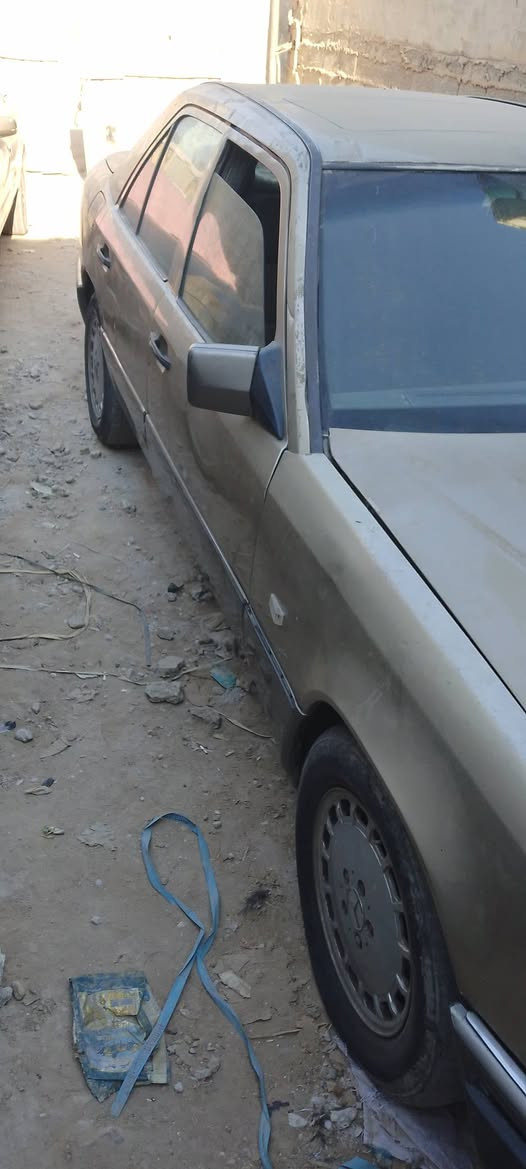 السلام عليكم عندي سياره مرسيدس دب الموديل 87 سياره جاهزه مكينه وقير بطه فيفتي اثنين ونص سياره رقم الماني مشروع وطني تحويل ثاني يوم عارضه ب 38 وبيها مجال بس بيها شغله صغيره من شديت الماكينه الجديده قام عندي البيت ما يجي جيب النمر كلش حلوه اي اشكال ما بيها وبيها مجال للكير عنواني بغداد هذا رقم تليفوني ***********
