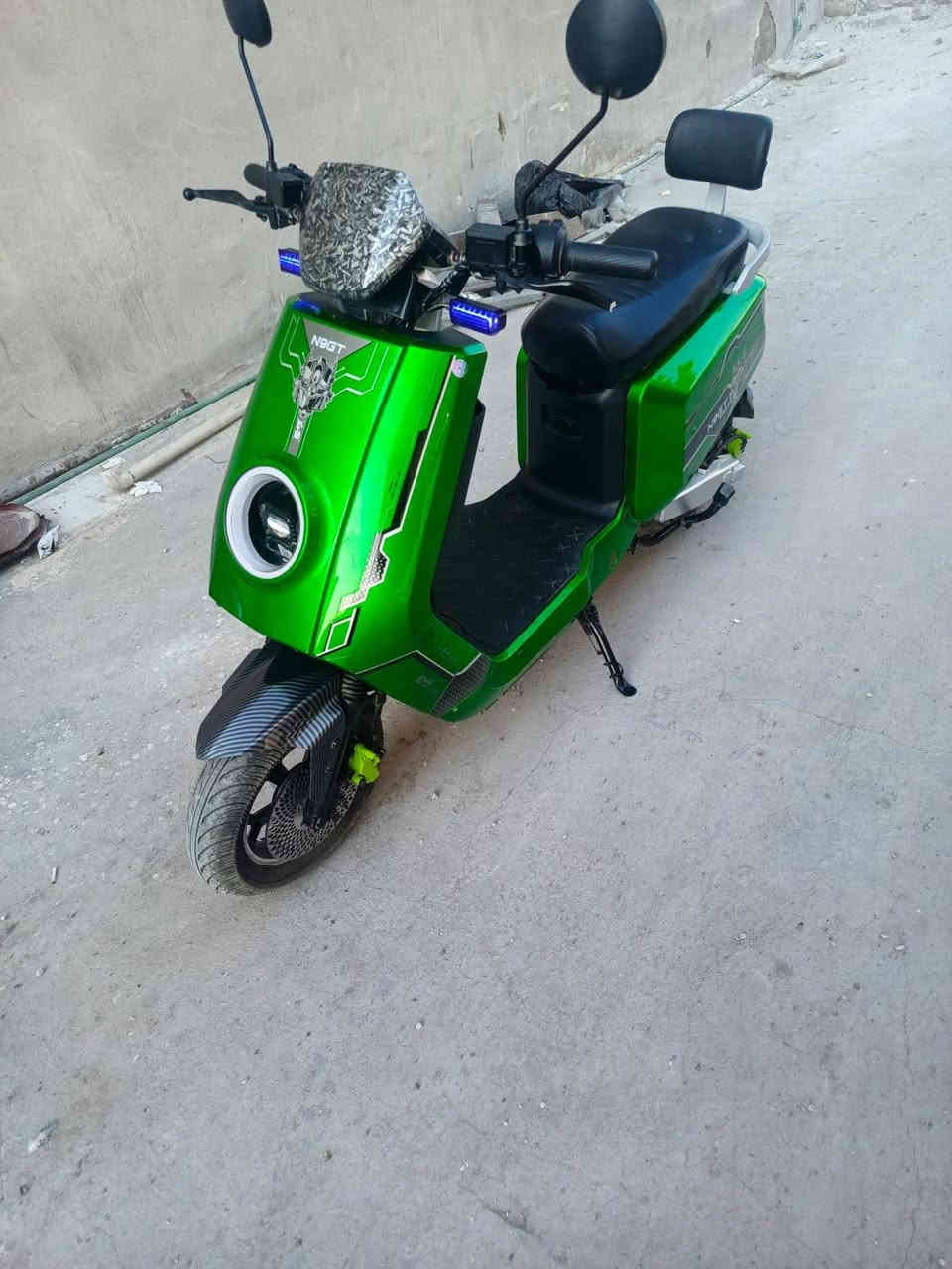 السلام عليكم شباب 
للبيع الدراجة 
اخت الجديدة الله شاهد استخدام بسيط 
دراجه تشغيل كارت وسويج 
تجي 6 بطاريات 
3 نمر للسرعة 
نظام R بيها 
كهربائيات كاملة  من كلشي تجي وتشوف بعينك 
عارضها  ب 550 ومجال حداً بسيط  وبلعافية على الياخذها وصلها موجود ماخذها ب 800,000 الف 
استخدام 5 اشهر من جبتها من  محل حسين عالمية 
ماشية 4,900 كيلو  
للتواصل واتساب او sms 
***********
