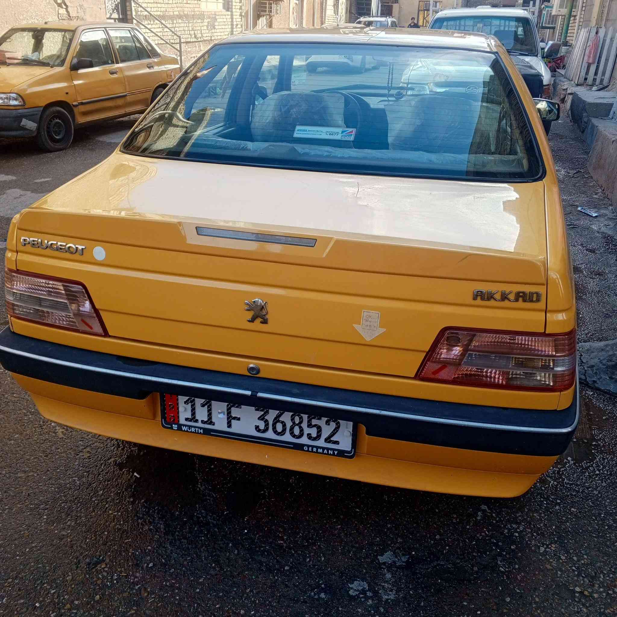 السلام عليكم 
بيجو لميس 2016
سياره كير محرك خير من الله 
تبريد تدفئه شغال سيارة لا تنقيص ولا تبخير مكفوله من الخياس والبارد وقطره صبغ ما بيها 
رقم بغداد إنكليزي دولي باسمي مصفره هيه وغرامه 
مكان بغداد مدينة الصدر / *********** / ملاحضه السيارة ممشتغله تكسي فقط الدوام
