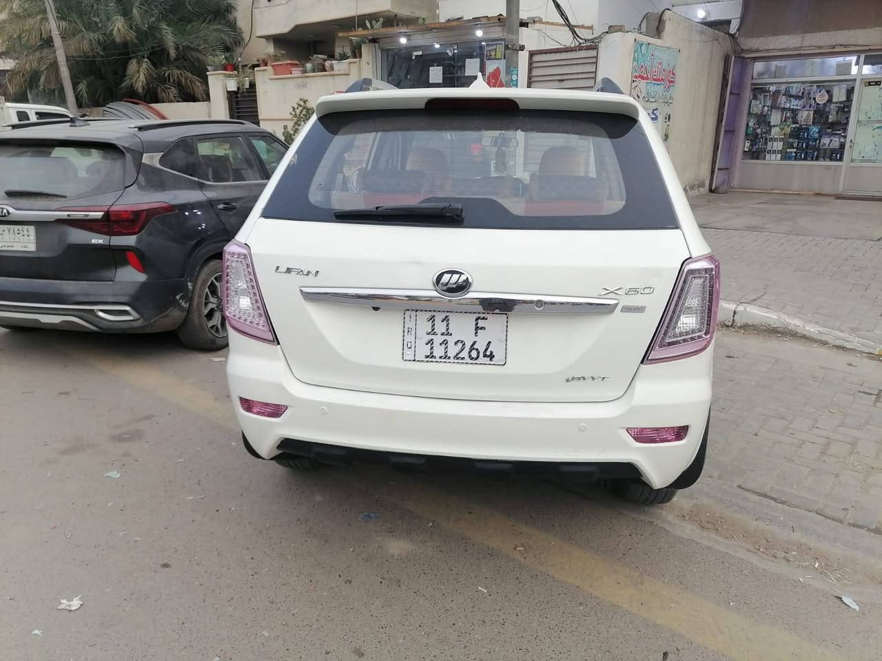 السلام عليكم للبيع ليفان X60 مؤديل ٢٠١٣ رقم بغداد دولي سنويه  لل 27 هزه جديده كير عادي سياره بلاديه بدون ضربه فقط صبغ قليل بالباب الخلفي عكس السائق السياره  حلوه بحاله جيده جدا السعر 70 وبيهه مجال بسيط العنوان بغداد حي الجهاد ***********
