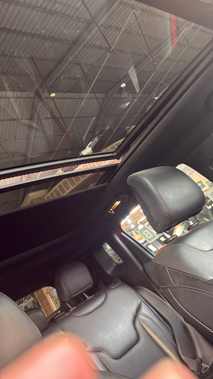 سلام عليكم جيب كومباس موديل 2023 فول مواصفات للاخير شنو البالك بيها  السعر 172    ***********
