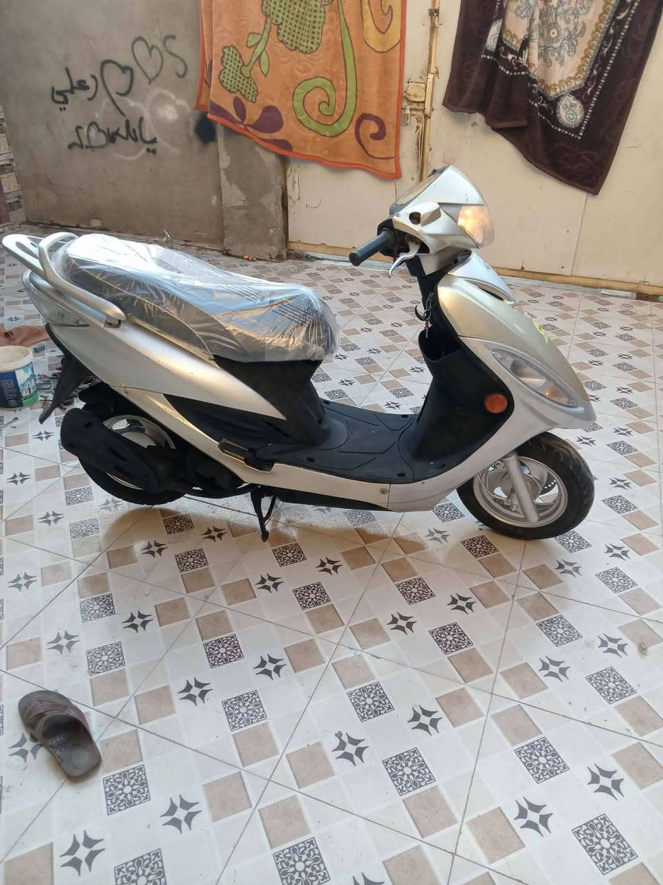 السلام عليكم درجه جي فور جاهزه سلف هندر كهربائيات كلهه شغله درجه جديد كلش وكفراتهه نضاف وجاهزه سعرهه 300 وبيهه مجال لاستفسار *********** مكان ناصريه رفاعي
