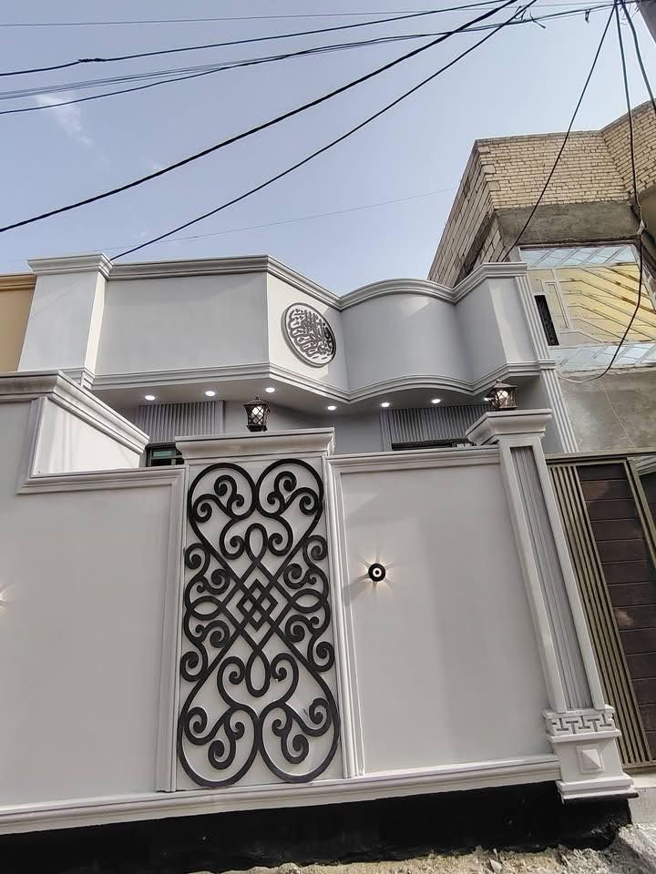 دار سكن للبيع 🏠

تستلم دارك عند المكاتبة مفتاح 🔑

تصميم مميز ملكي ( أكيد أجمل من التصوير )

#المساحة :: 120م 

الدار يقرب من السايدين الداخل 300م

#العنوان :: إبي الخصيب - الصنكر - قرب مازن سنتر .

#يحتوي :: كراج . استقبال . مطبخ . صحيات خارجية .

صالة . درج . صحيات داخلية . غرفتين منام . مناور .

…………….

ملك صرف زراعي عراقي نموذج 25

…………….

#السعر_المطلوب :: 77 مليون قابل للتفاوض .

…………….

#علماً / دار ثاني بجوار هذا الدار جاهز وبنفس التصميم .

……………

#للأستفسار :: ***********
