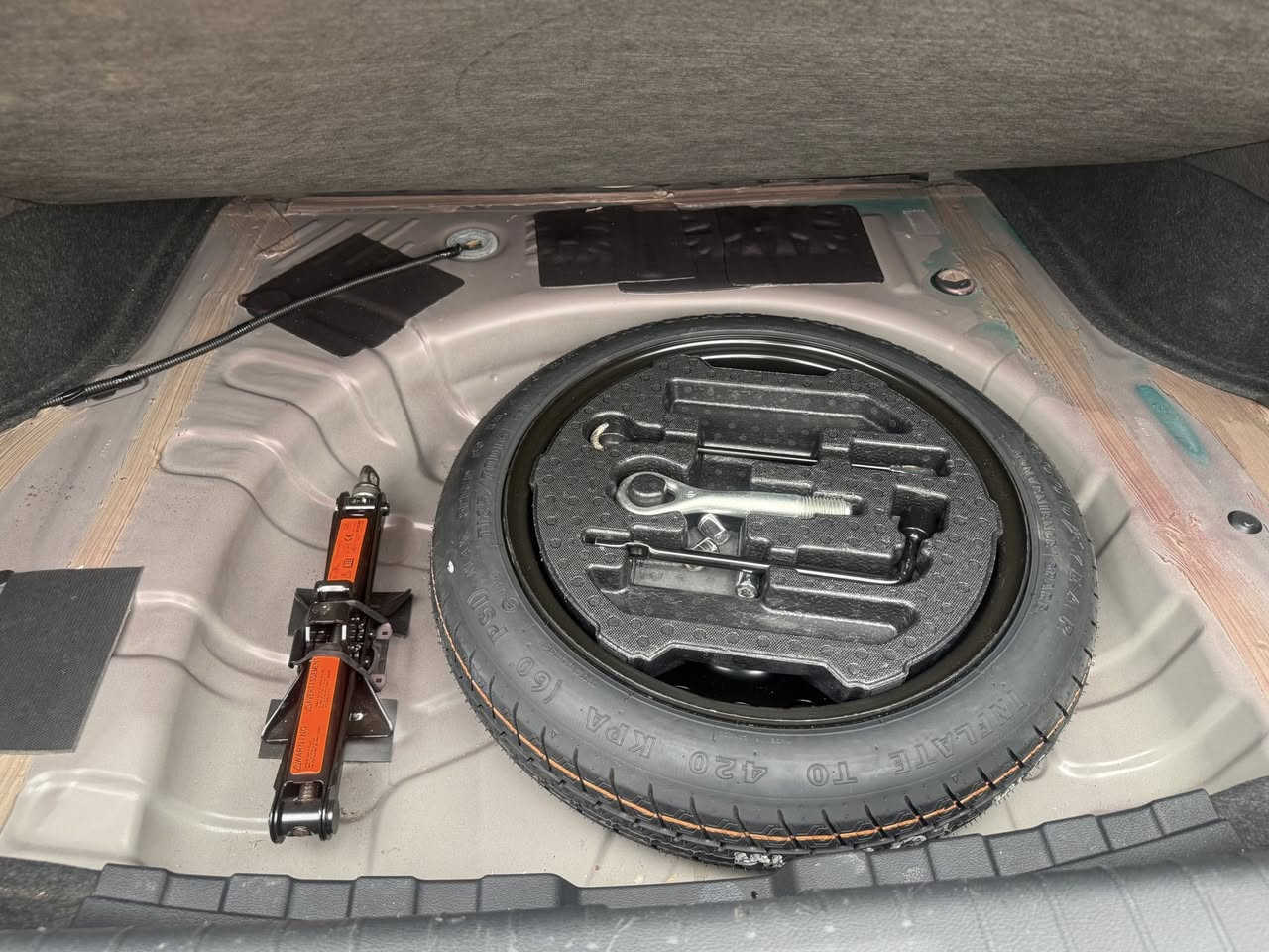 نيسان سنترا sv 2024
سياره ماشيه 9876 بعدها زيرو
سياره رقم بغداد باسمي
سياره دخول جديد وترقيم جديد 
بدون ايرباك وبدون شواصي  وبدون ودواخل ولغد
فقط تبديل جاملغ ومصبوغ
وبيها مكان بارد حافه البنيد
( توقف ذاتي امامي خلفي  بصمه ابواب الاماميه تشغيل عن بعد حساس الخروج عن المسار نظام تحديد مسار وبعد بيها مواصفات) 
السعر170 ورقه  قابل للتفاوض
سياره جديده وبعدها بوضع شركه وبلخير على الياخذها
للاستفسار *********** متواجد واتساب
