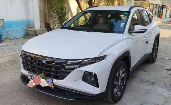 السلام عليكم 
توسان 2023 خليجي شركه الأولى ام ضمان 
مكفوله من صبغ وضربه وتبديل 
برغي ممفتوح بيه 
فول عدا بنوراما 
ماشيه 17 الف وضع شركه 
بعده بجيس شركه 
السعر 215 ورقه 
رقمي ***********
