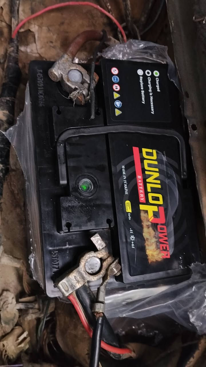 باتري حجم صغير مناسب لاي سيارة شغال بشرط جديد بليلون سعر 50 الف بيها مجال لحضرتك  
رقمي ***********
