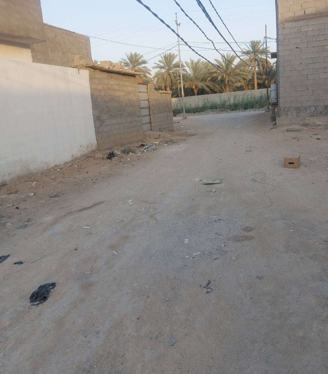 بيت مساحة 100 مربع 10×10 منطقه الحر الرشديه 
سعر 48
 طابو زراعي 25 صرف اقرار محكمة  يباع مع بعض الاثاث او مبادلة مع سياره عاليه 
التفاصيل: 
بلوك عتبه  درجه اولى 
والارضيه كرانيت
المكان 
الرشديه يبعد عن الامام الحر كيلوين
وعن الامامين ع 7 كيلو
خدمات كامله  كلشي متوفر

 بناء حديث سنه ونص
غرفه وصاله ومطبخ واستقبال وطارمه وصحيات 
وترك خلف البيت

والبيت فارغ غير مسكون
وقرار محكمه تتكاتب وي ابو الاقرار نفسه هو هم محامي ابو الاقرار مراوس بسياره عادي 
 للعلم البيت راح يطوب بالعقار
***********
