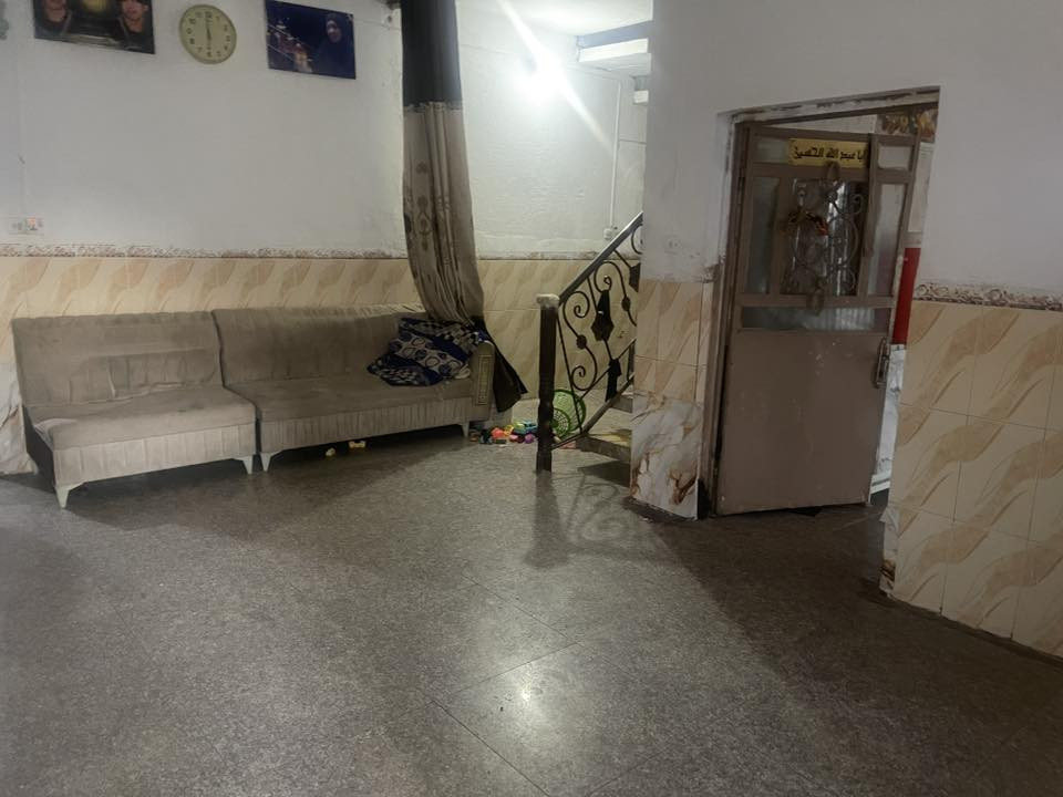 بيت للبيع طابو صرف 
الشارع الرئسي اليربط حي الوحده بلحولي خلف مدرسه شهدا القاسم المساحه 300م

للاستفسار ***********
