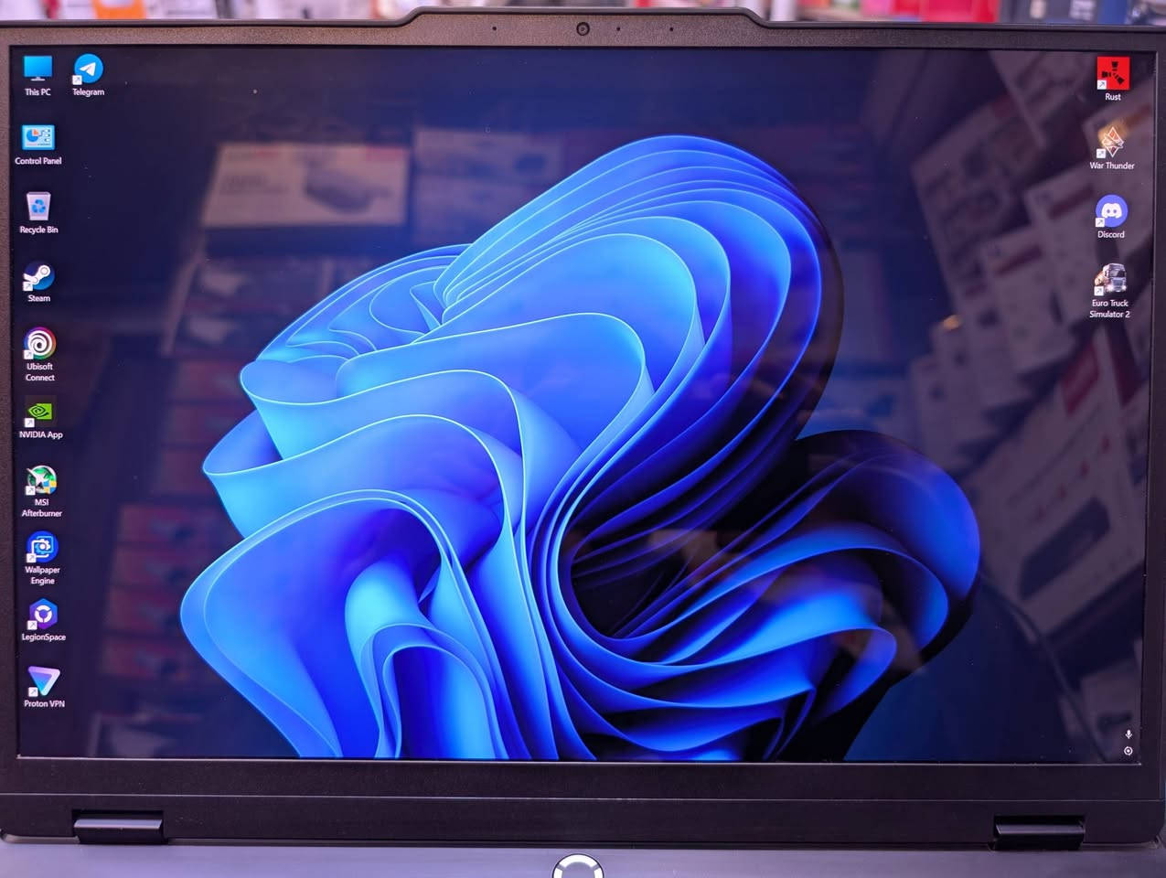 السلام عليكم و رحمة الله
للبيع فقط 
لابتوب لينوفو ليجن 5 اولد كيمنك
النظافه 100% خدش مابيه كارتون و شاحنه و وصل شراء مموجودات مشتريه مصارله كم شهر كلش جديد ومعتني بيه
اني ماخذه ب 1,850,000 الف من مكتب بيست لابتوب 
مواصفاته :
R7 260 Ai 8C / 16T
RTX 5060 8GB 115W
RAM 16GB 5600MHZ DDR5
M.2 512GB GEN 4
حجم الشاشه و الدقه
15.1 
2.5K OLED
165HZ
WIN 11 ORGINAL
اي عيب مابيه اي مشكله مابيه 
ادائه حلو وممتاز بالكيمنك وحرارته كذلك جدا مقبوله و ما يسوي ثروتلنك بأثكل الالعاب
رايده ب 1,750,000 الف وبيه كجال قابل للتفاوض
عنواني بغداد شارع فلسطين 
***********-***********
