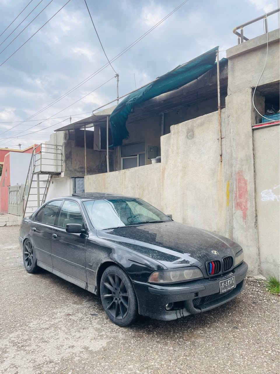 BMW Saqar
مەکینە 528
مۆدیل 2002 فولە بەس گێڕ عادی 
گێڕو مەکینەو کارەبای و ئەکسل بەشەرت هەڵمی دەمی نیە
ماشااللە زۆر زۆر پاک و جایزە
دەعمو لێدرانی نیە
ڕۆنی تازە گۆڕاوە
تەبرید ساردو گەرم
 ناو فۆڕمیگا 
کوشن هیتەر . کارەبای 
مەنەفێست 
موسو براوە بەشەرت
دەبڵ دیجیتاڵ
تەعدیل سورعە
سڵایت .
ABS 
دەبڵ ئێرباک
پێشو دوا سپۆرت
لایت ئەڵقە
ئاوێنە کارەبای
چوارجام کارەبا
ناوی لەدەر جوانترە
ماشااللە زۆر زۆر بە قوەتە
$46گەلاو مەعامەلە
شوێن دەربەندیخان
*********** دار بنديهكان, السليمانية
