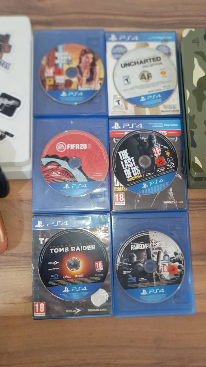 متوفر اجهزه بلي فور اسلم اونلاين ممفتوح نضام 13باندل واحد تيرا والبيض نص تيره مكاني بابل اقراص نضيفه 500 وبي مجال لا يوجد توصيل اجهزه لوك ستيكر  والجوستك السوده عطلانه ‏‪***********‬‏
