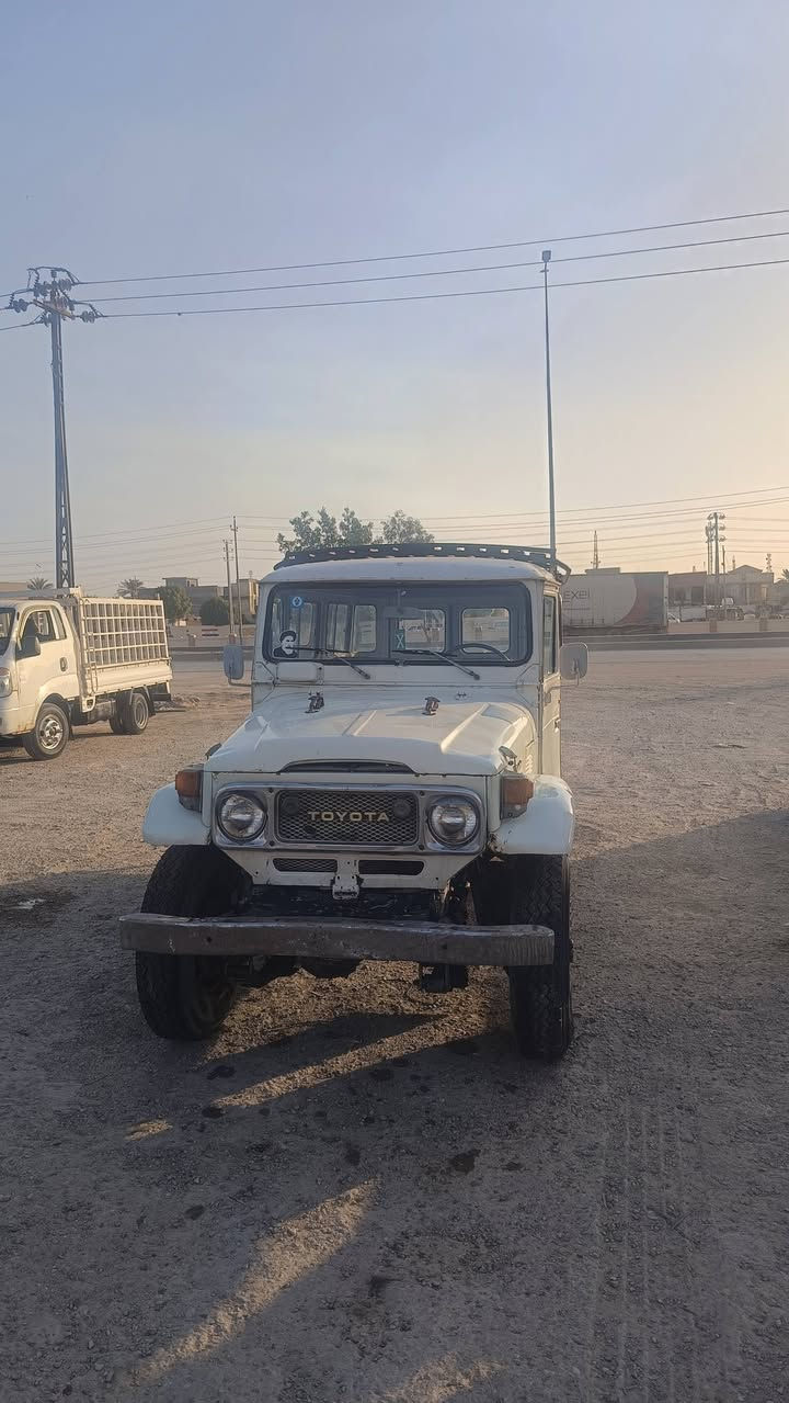 السلام عليكم
لاندكروز عكرب ستيشن للبيع مودي83كير او مكينة بطة جدد رقم انكليزي كربلاء باسمي 
 مكانهة  واسط العزيزية السعر 50ورقة
للاستفسار
***********
***********
