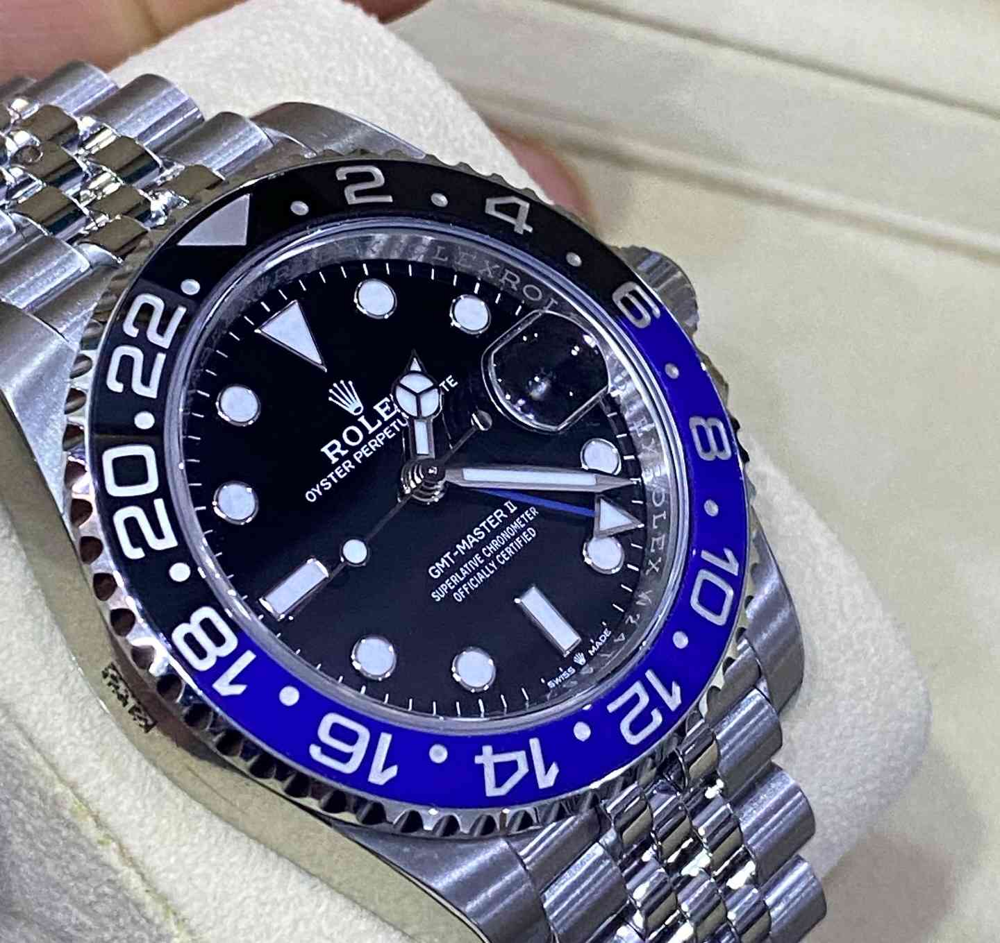 👑 Rolex GMT-Master II “Batman” | 2023
A Statement of Status. A Legacy of Value.

Not every watch is understood.
Some are acquired only by those who recognize true value beyond price.

We proudly present the iconic
Rolex GMT-Master II “Batman” – 2023 Model
A masterpiece that reflects power, precision, and refined taste.

▫️ 100% Genuine – Swiss Made
▫️ Full Set (Box & Original Papers)
▫️ Original factory protective stickers still intact
▫️ Official Rolex barcode present
▫️ Elegant Jubilee bracelet
▫️ Black dial with the legendary blue & black ceramic bezel
▫️ Exceptional collector-grade condition

✨ Globally recognized as a luxury asset that retains and appreciates in value,
this timepiece is a preferred choice among business leaders, investors, and serious collectors.

📍 Exclusively available at
mohamedwatchs – Basra, Iraq

📩 Serious inquiries only
Because rare pieces are never available for long.

⸻

Luxury Hashtags:
#Rolex #RolexGMT
#BatmanGMT #RolexCollector
#LuxuryWatches InvestmentWatch
HighEndLifestyle SwissMade
mohamedwatchs Basra IraqLuxury


**إذا كنت صاحب هذا الإعلان وتريد حذفه لأي سبب، رجاءا أرسل رسالة إلى الدعم الفني**