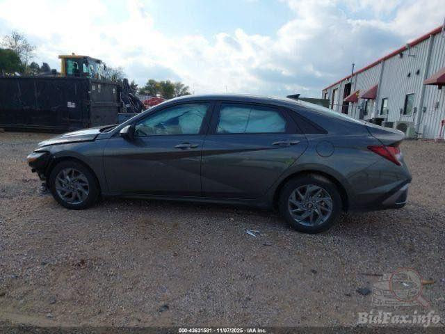 م ٢٥. وصله البصره للا ستلام  بيع   مستعجل ٩٠ $. سعر مشمول بالكمرك. ففط تصلح  وهذا حادثها   كما موصح بالصور تعمل وتسير محرك. 2000  حتى التبريد شغال. وهذا  تلفون.  ***********. سيف.  وات ساب. غير متواجد على فيس.
