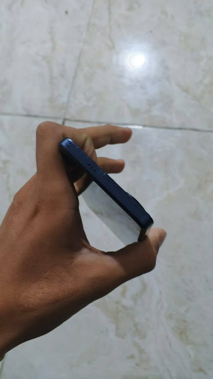 سلام عليكم
مبايلي تكنو كامون ٢٠ برو 
جهاز مابي اي ضرر بس ضهره طاح من ايدي ونكسر موضح بصوره مبايلي خير من الله اي تكطيع مابي سعره١٧٥وبي مجال بصيط لاتصال ***********
