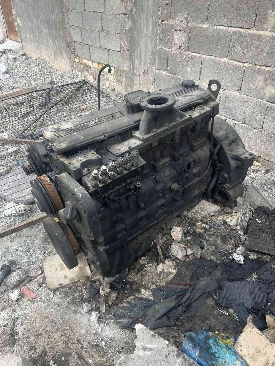 السلام عليكم عندي مولده افيكو. 120 توليد 200 كيفي مولده كايمه. أبيع كوم حديد. بس توليد  مكفول   كمنز 24 ولف   كايمه   تفيد. جناي كمنز. غراض.   سعر كمنز 2 ورقه. افيكو. سعر 22  بدون عمله  أبيع. كوم حديد. ***********
